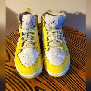 AIR JORDAN KIDS' 1 MID SE PS  ROSE PATCH SHOES